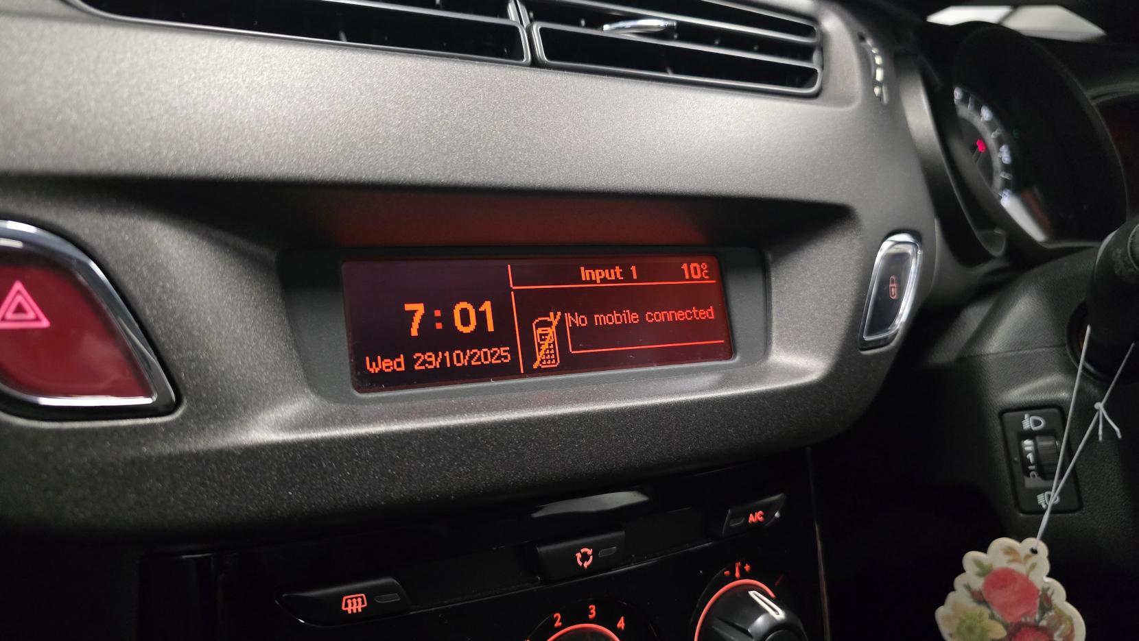 Citroen C3 1.2 PureTech Selection Hatchback 5dr Petrol Manual Euro 6 (82 ps)