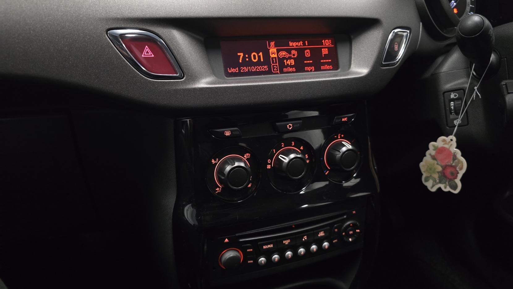 Citroen C3 1.2 PureTech Selection Hatchback 5dr Petrol Manual Euro 6 (82 ps)