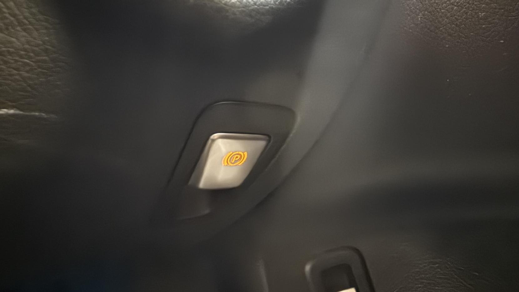 Mercedes-Benz C Class 2.1 C220d AMG Line (Premium Plus) Saloon 4dr Diesel G-Tronic+ 4MATIC Euro 6 (s/s) (170 ps)