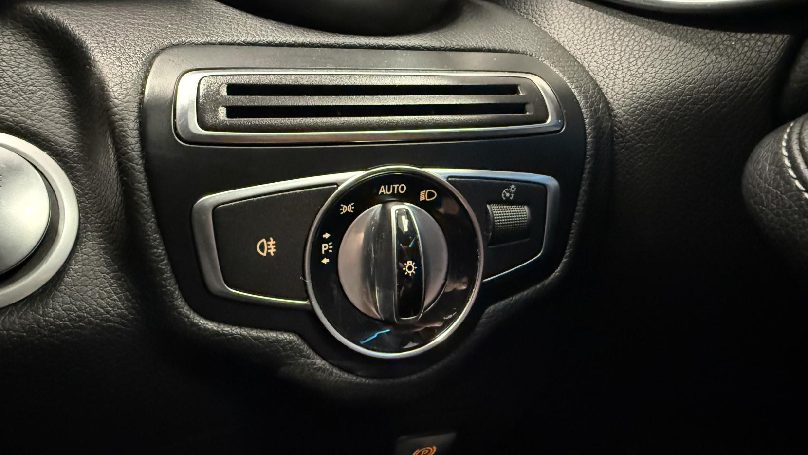 Mercedes-Benz C Class 2.1 C220d AMG Line (Premium Plus) Saloon 4dr Diesel G-Tronic+ 4MATIC Euro 6 (s/s) (170 ps)