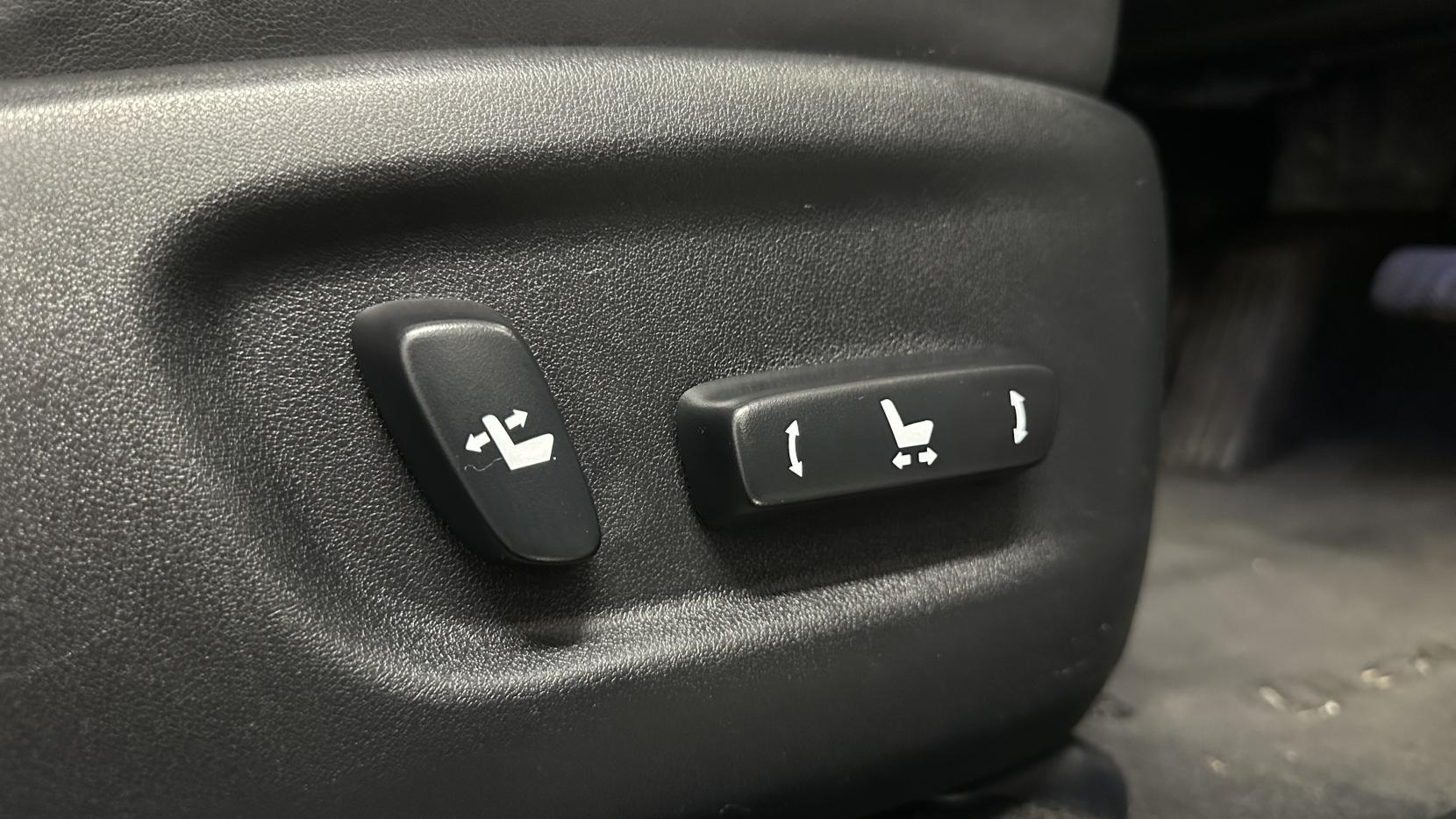 Lexus NX 2.5 300h Luxury SUV 5dr Petrol Hybrid E-CVT 4WD Euro 6 (s/s) (197 ps)