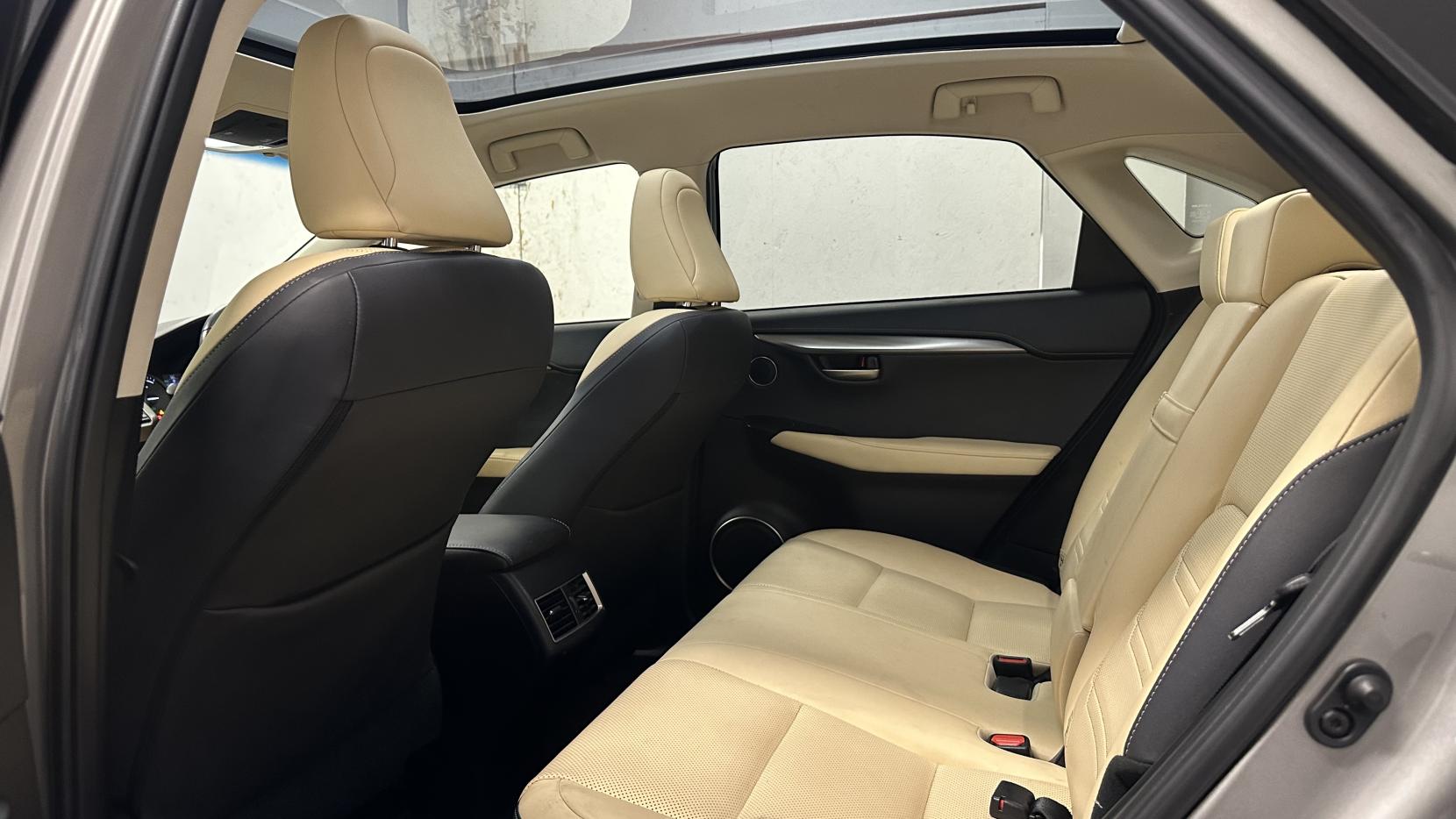 Lexus NX 2.5 300h Luxury SUV 5dr Petrol Hybrid E-CVT 4WD Euro 6 (s/s) (197 ps)