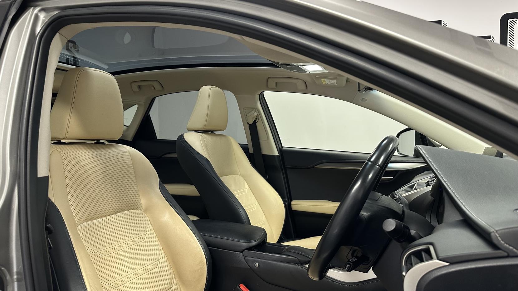 Lexus NX 2.5 300h Luxury SUV 5dr Petrol Hybrid E-CVT 4WD Euro 6 (s/s) (197 ps)