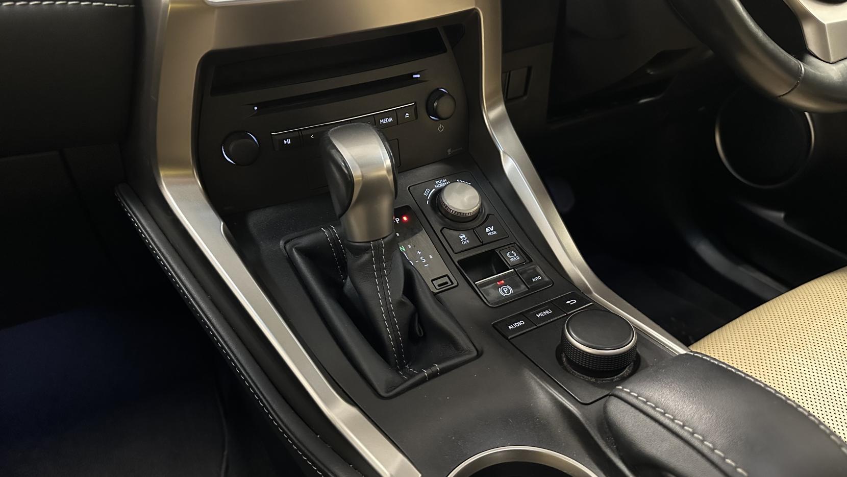 Lexus NX 2.5 300h Luxury SUV 5dr Petrol Hybrid E-CVT 4WD Euro 6 (s/s) (197 ps)